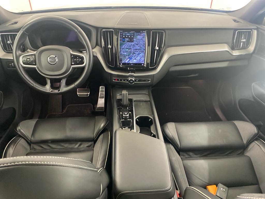 Volvo XC60 B4 AWD rear view