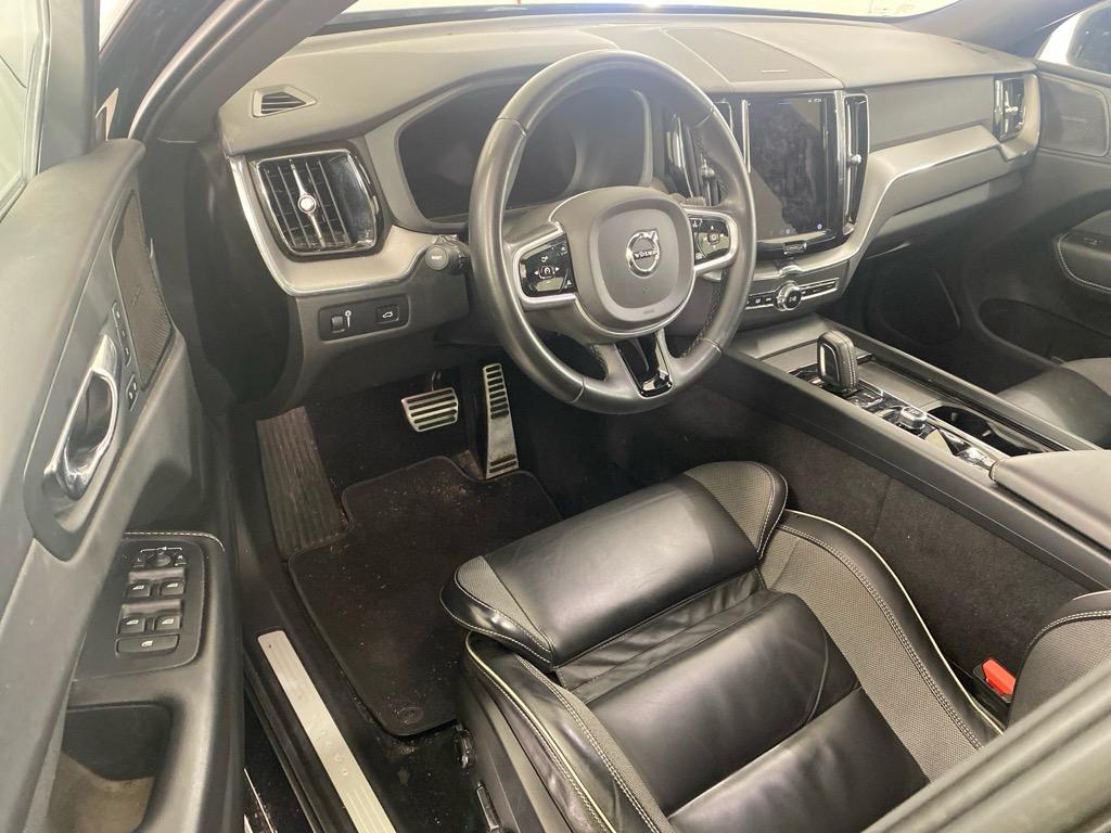 Volvo XC60 B4 AWD rear view